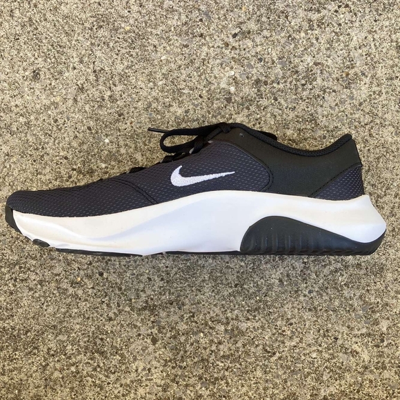 Nike Legend Essential 3NN - Black And White. Size 9.5 Mens - Picture 4 of 6